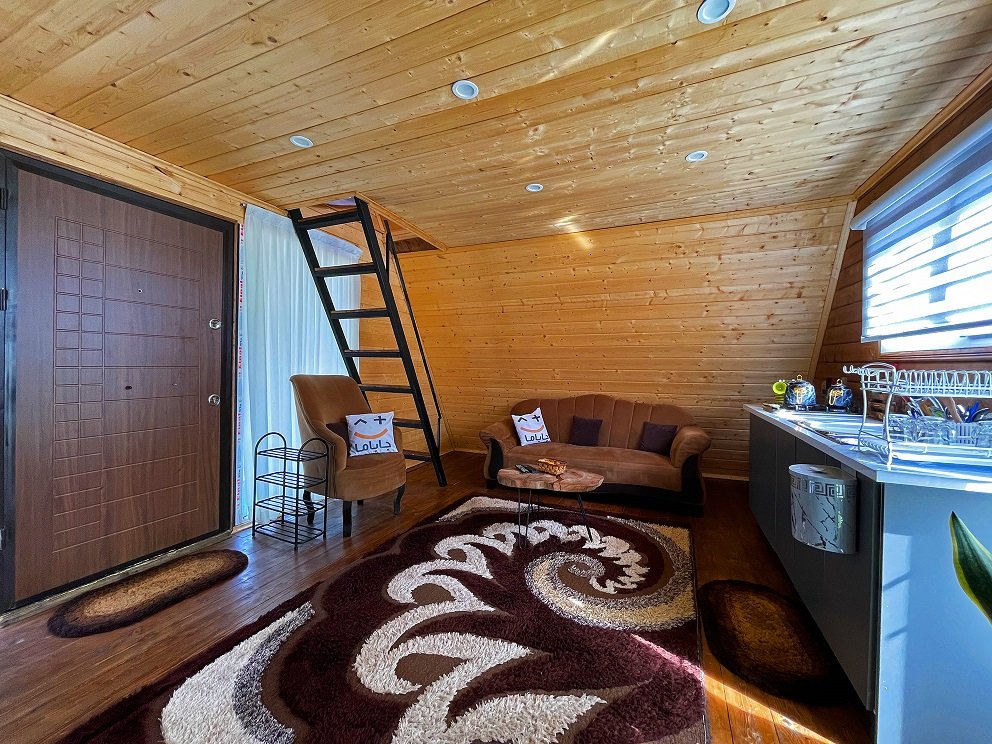 کلبه دوخوابه جنگلی تراس