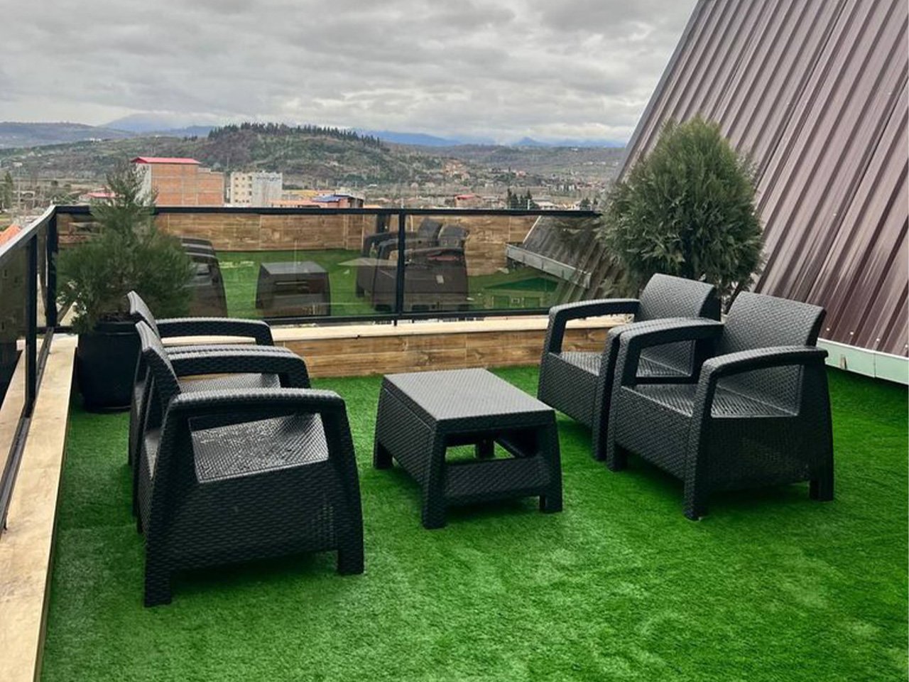 کلبه دوخوابه سوئیسی ماه دل