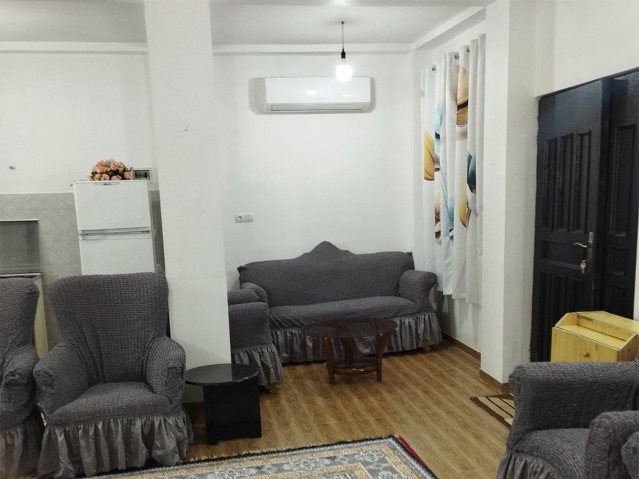 دوخوابه جنگلی باغ دلیلی - هال پذیرایی