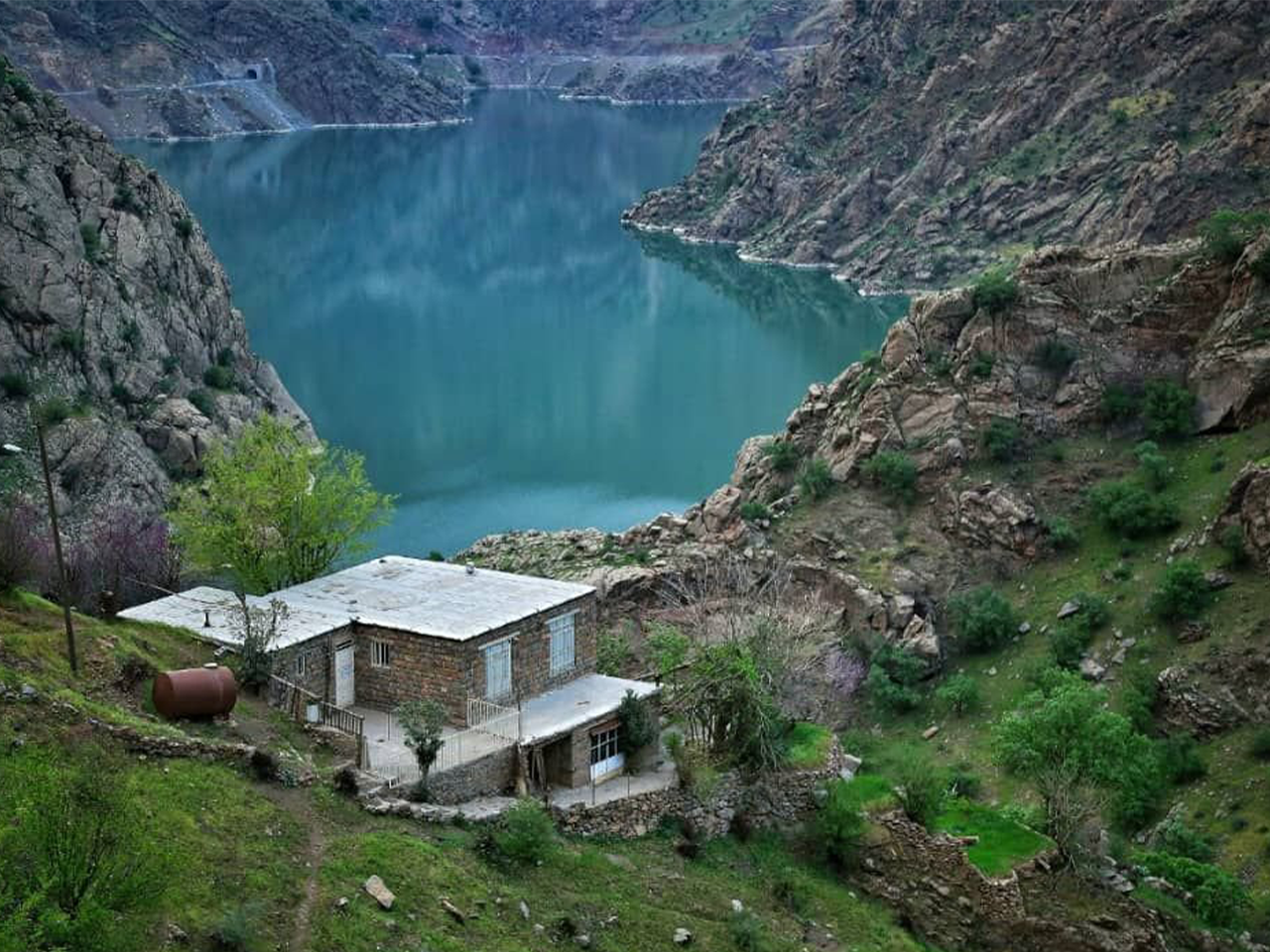 ویلا دوخوابه روستایی رز سفید