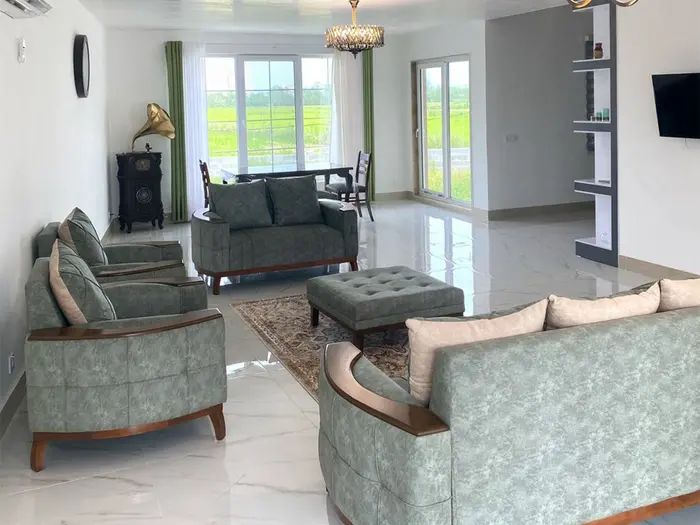 ویلا سه خوابه استخردار آبگرم باغ حصیر - سالن 