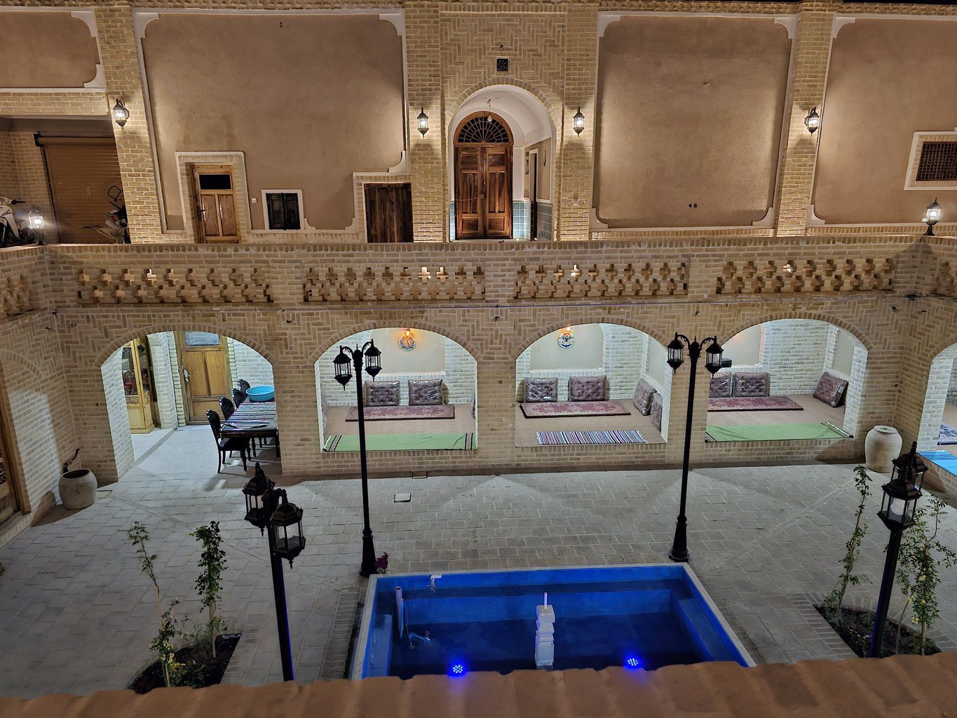 دیوان سالار - واحد طاقچه