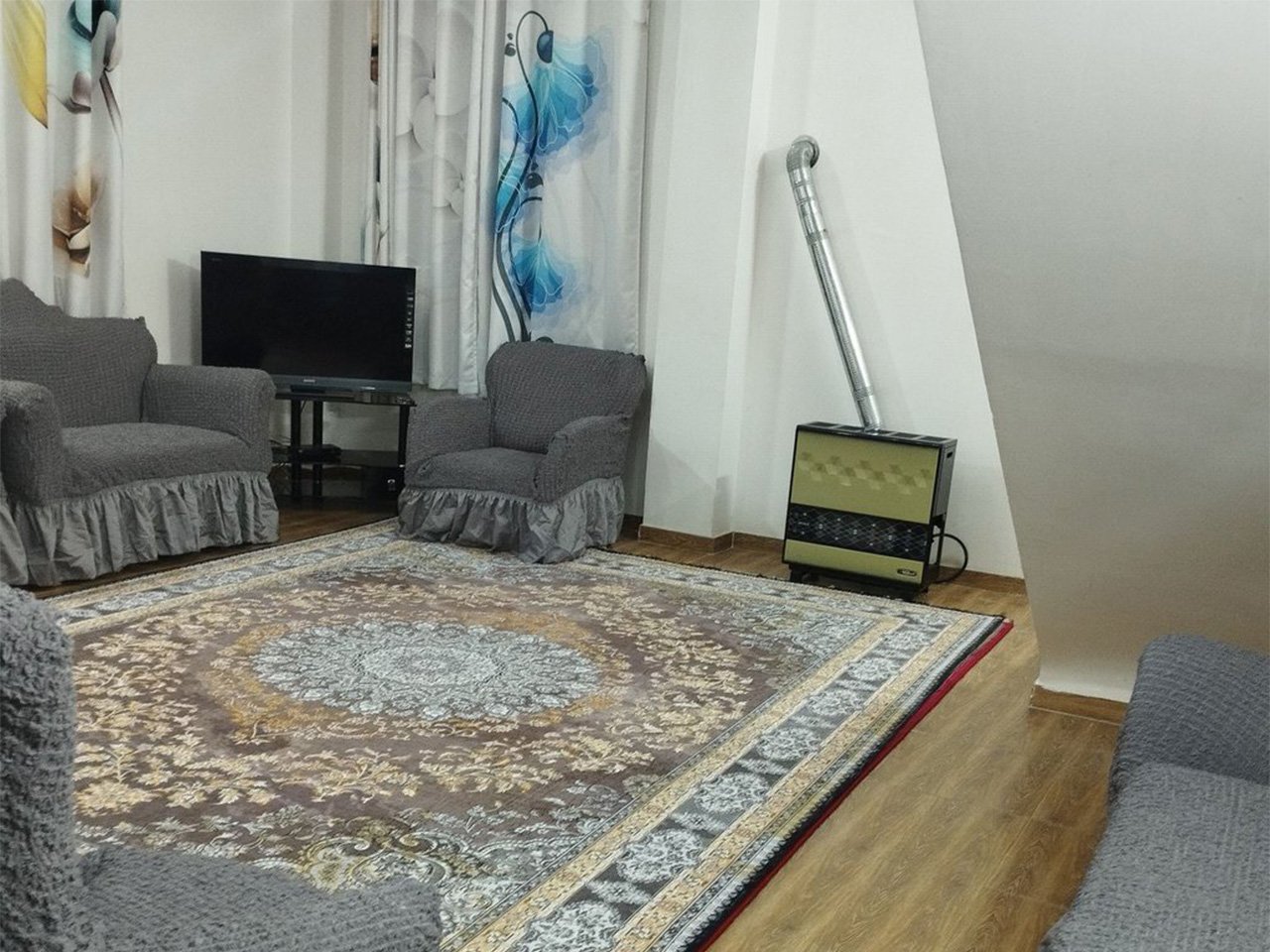 دوخوابه جنگلی باغ دلیلی - هال پذیرایی