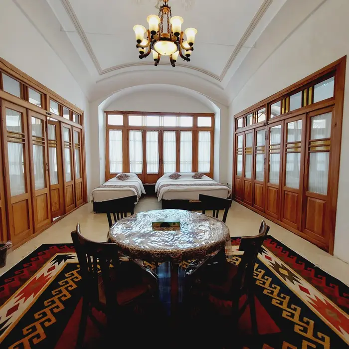 اقامتگاه سنتی سرای سه سوک - واحد شاه نشین ۱۰۵