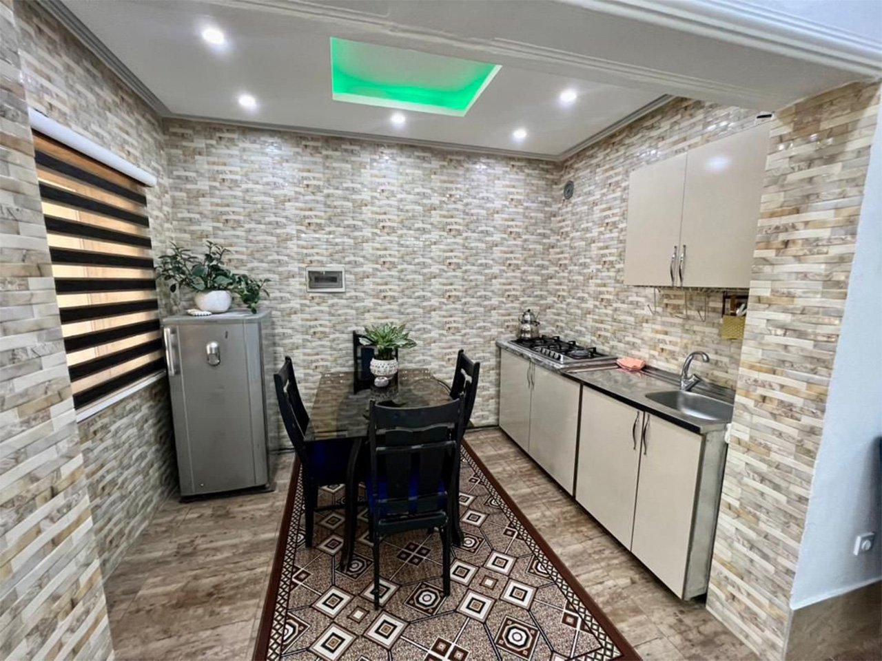 سه خوابه ساحلی رادیو دریا