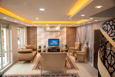 ویلا سه خوابه استخردار عمارت هشت بهشت