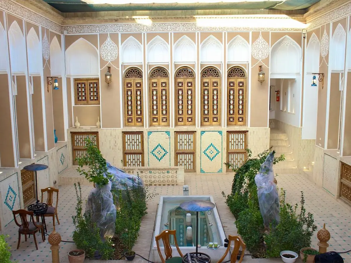 بوم گردی عزیز خان - واحد قطاب