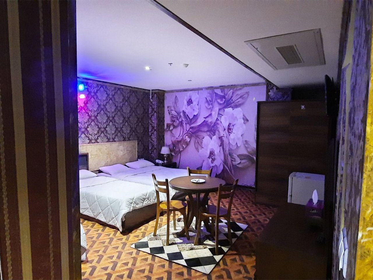 سوئیت اتابک واحد 402