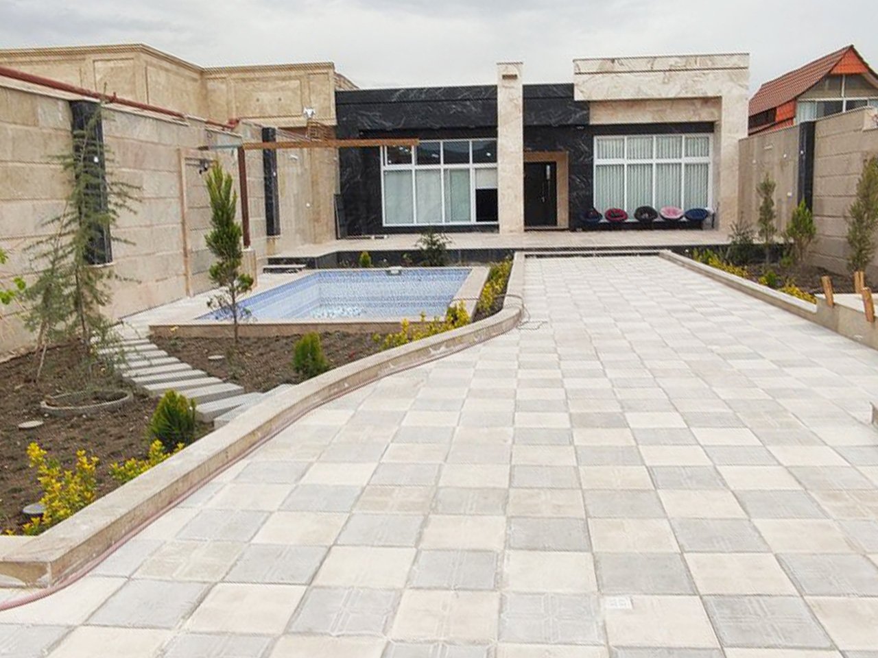 سه خوابه استخردار چهارفصل باغ غلامی