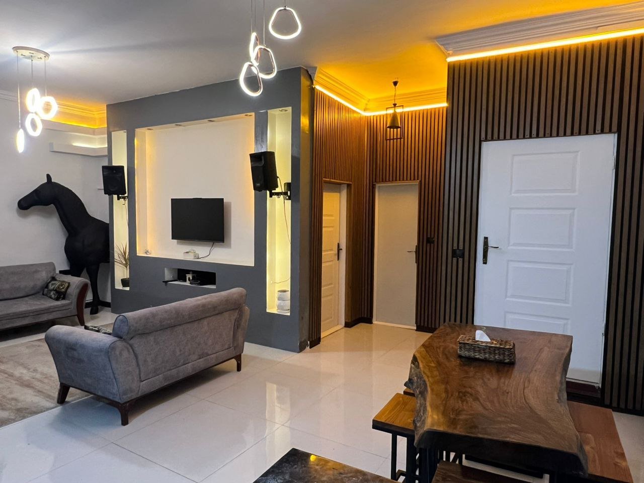 ویلا دوخوابه استخردار آبگرم سنگی