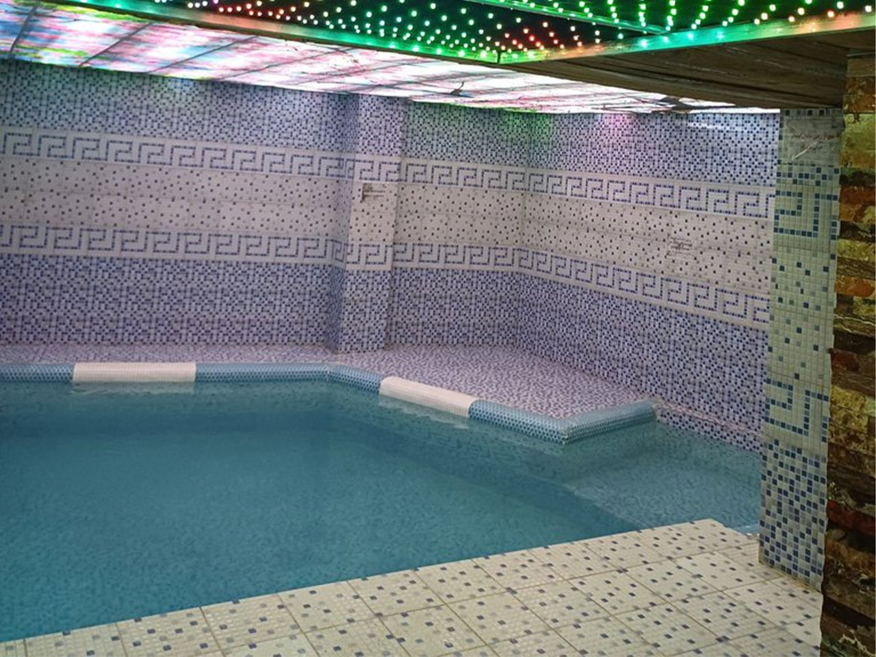 ویلا دوخوابه استخردار آبگرم تمام بهار