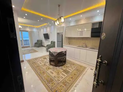 آپارتمان دوخوابه ساحلی منور 1 واحد ٣