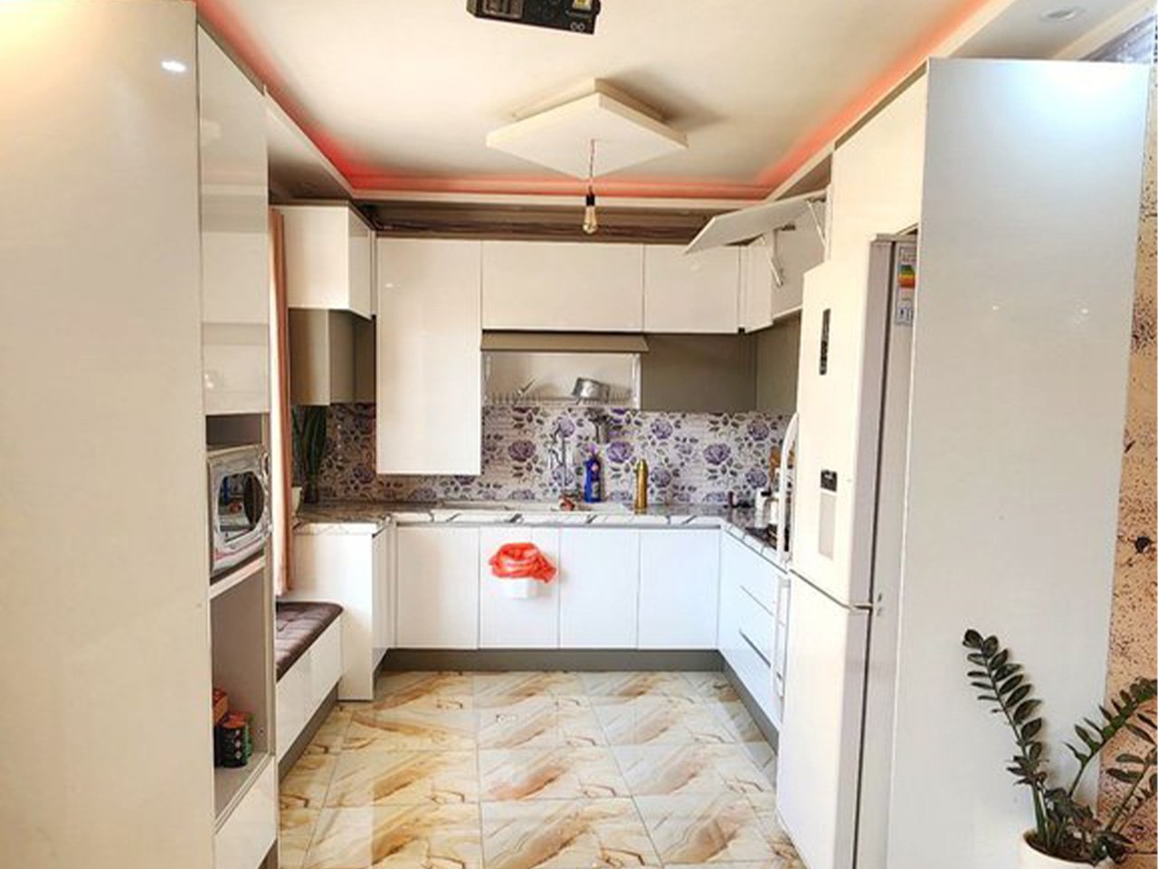 یک خوابه استخردار آبگرم باغ بهاران