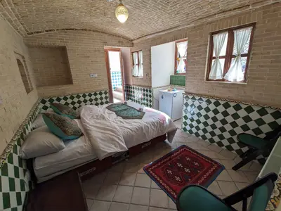 بومگردی عمارت سران - واحد گلمرغ