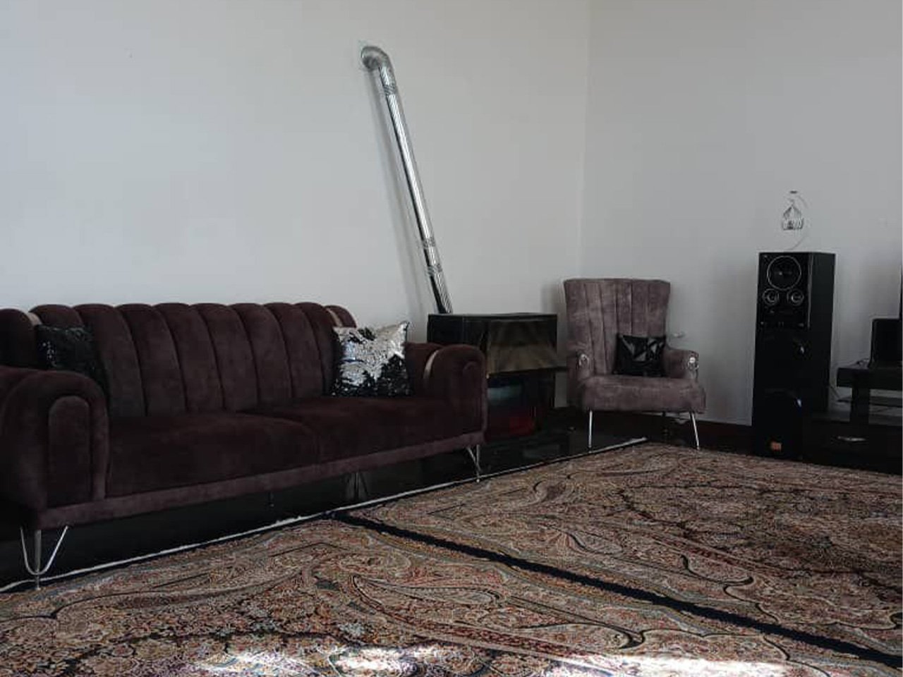 ویلا دوخوابه استخردار آبگرم شهرکی کیان