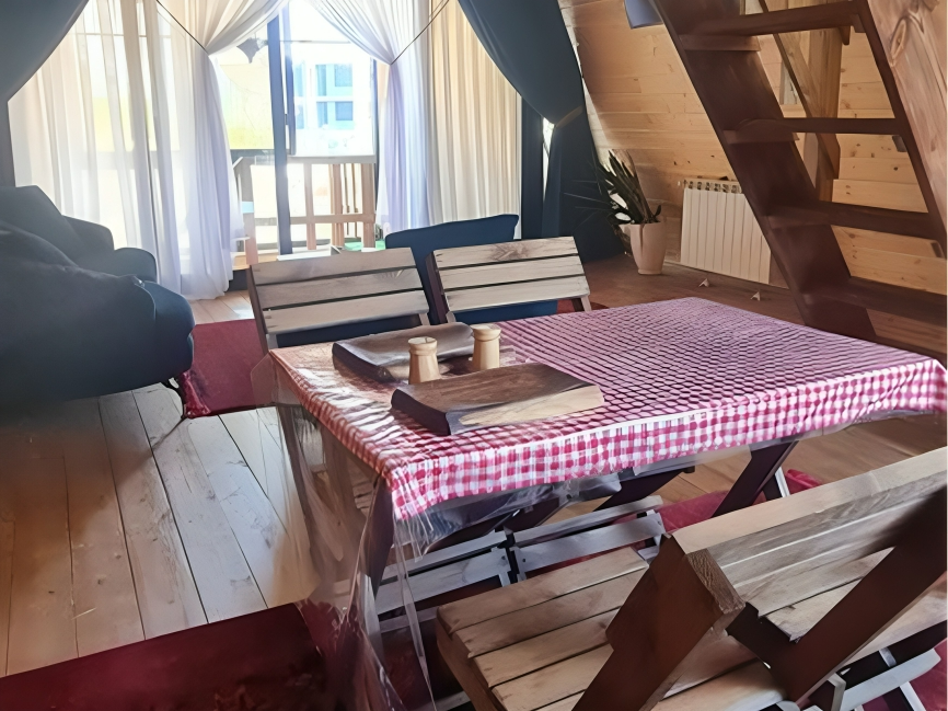 کلبه یک خوابه استخردار سوئیسی سر‌و