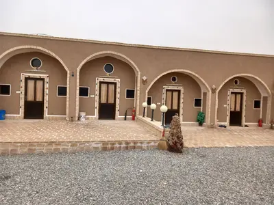 بومگردی نگین کویر - واحد 18