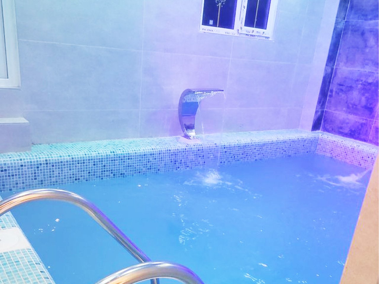 ویلا دوخوابه جنگلی استخردار آبگرم بهار