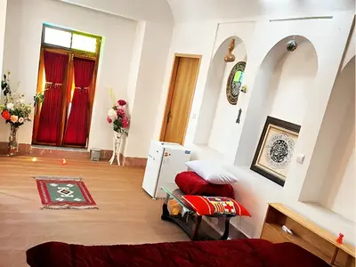 اقامتگاه سنتی دیوان سالار - واحد طاقچه