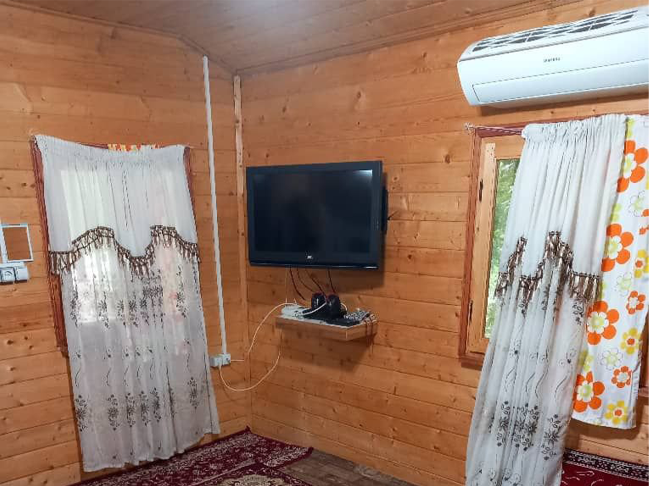 یک خوابه جنگلی چوبی خرسند