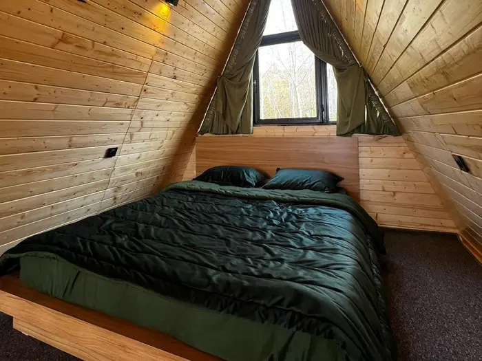 کلبه یک خوابه سوئیسی استخردار آبگرم ریرا