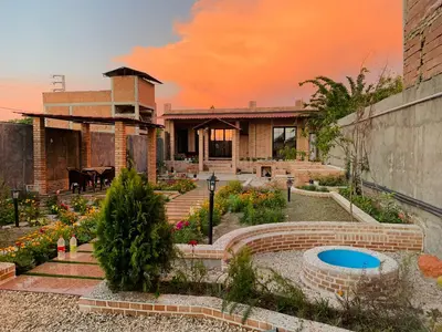 ویلا دوخوابه استخردار آبگرم لاله