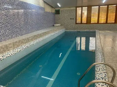 کلبه سه خوابه دوبلکس استخردار آبگرم تى تى