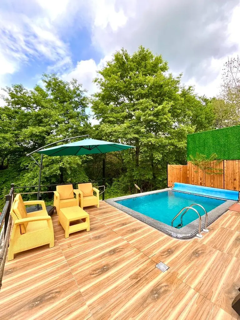 کلبه یک خوابه سوئیسی استخردار آبگرم ریرا