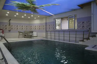 ویلا دوخوابه استخردار آبگرم کاخ سفید