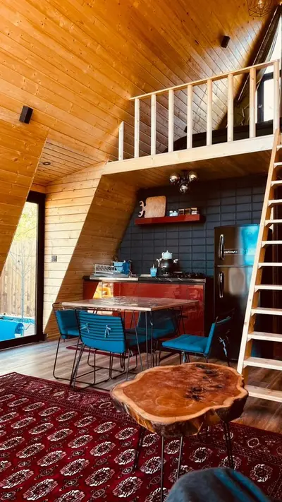 کلبه یک خوابه سوئیسی استخردار آبگرم ریرا