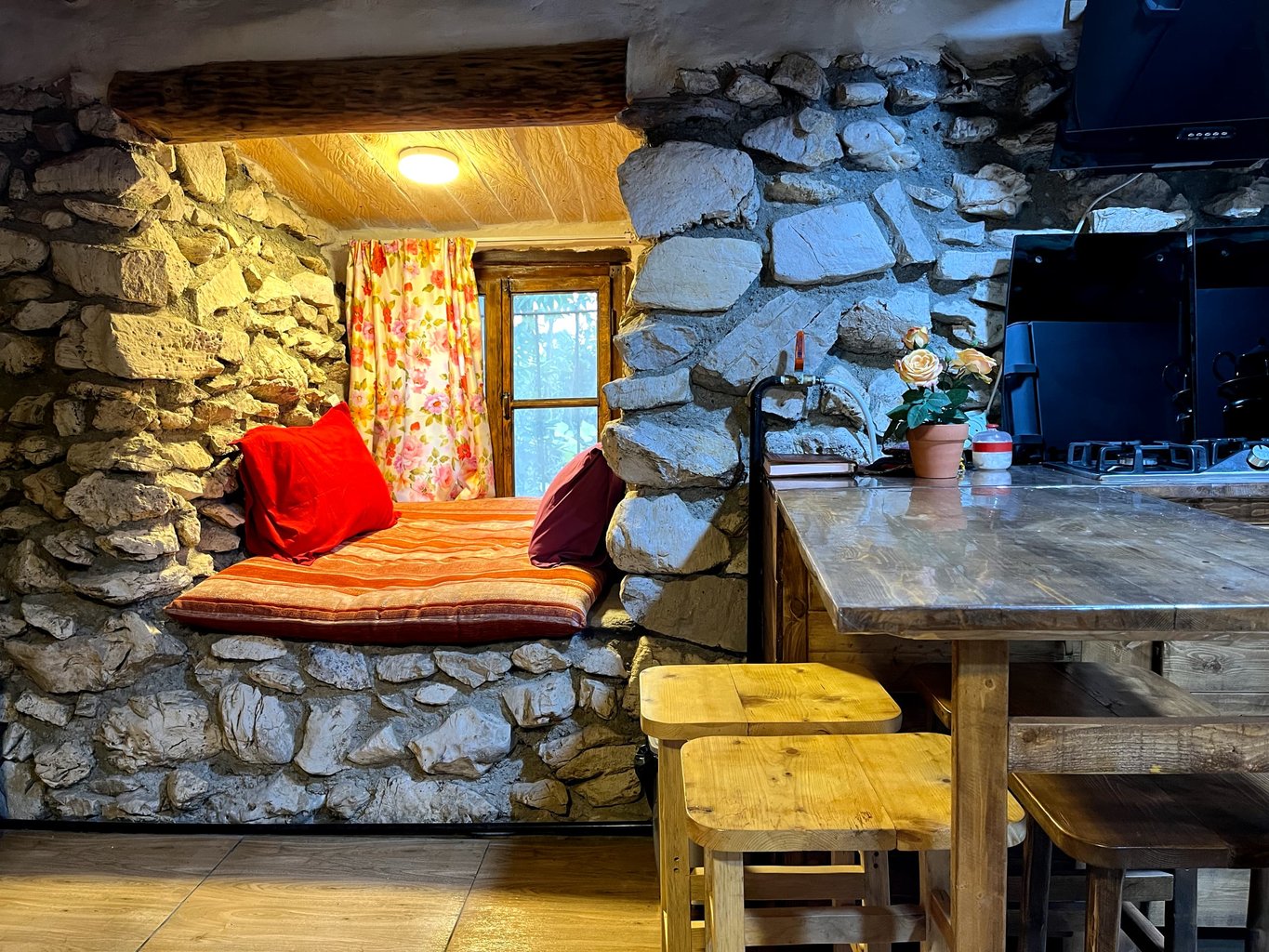 کلبه یک خوابه جنگلی حلما