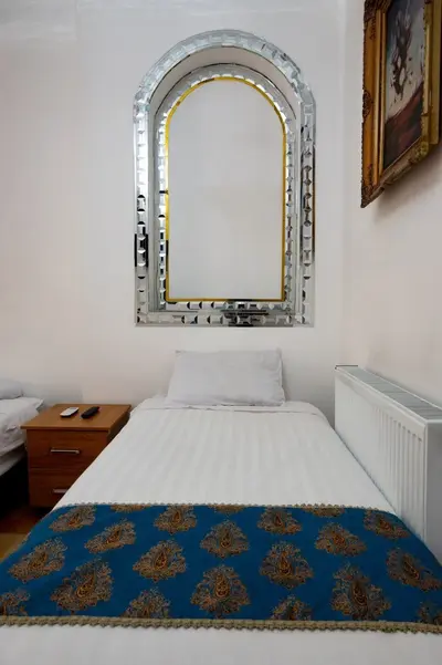 اقامتگاه سنتی طلوع خورشید - واحد سه تخته ۲۰۴