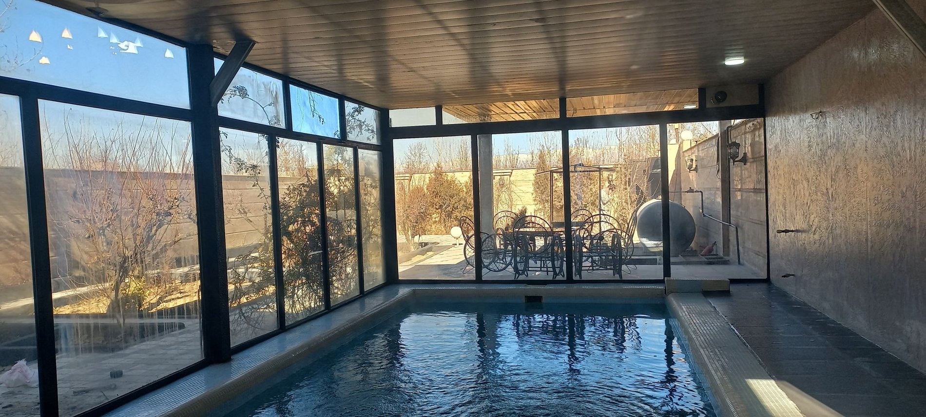 ویلا دوخوابه استخردار آبگرم سایه 6