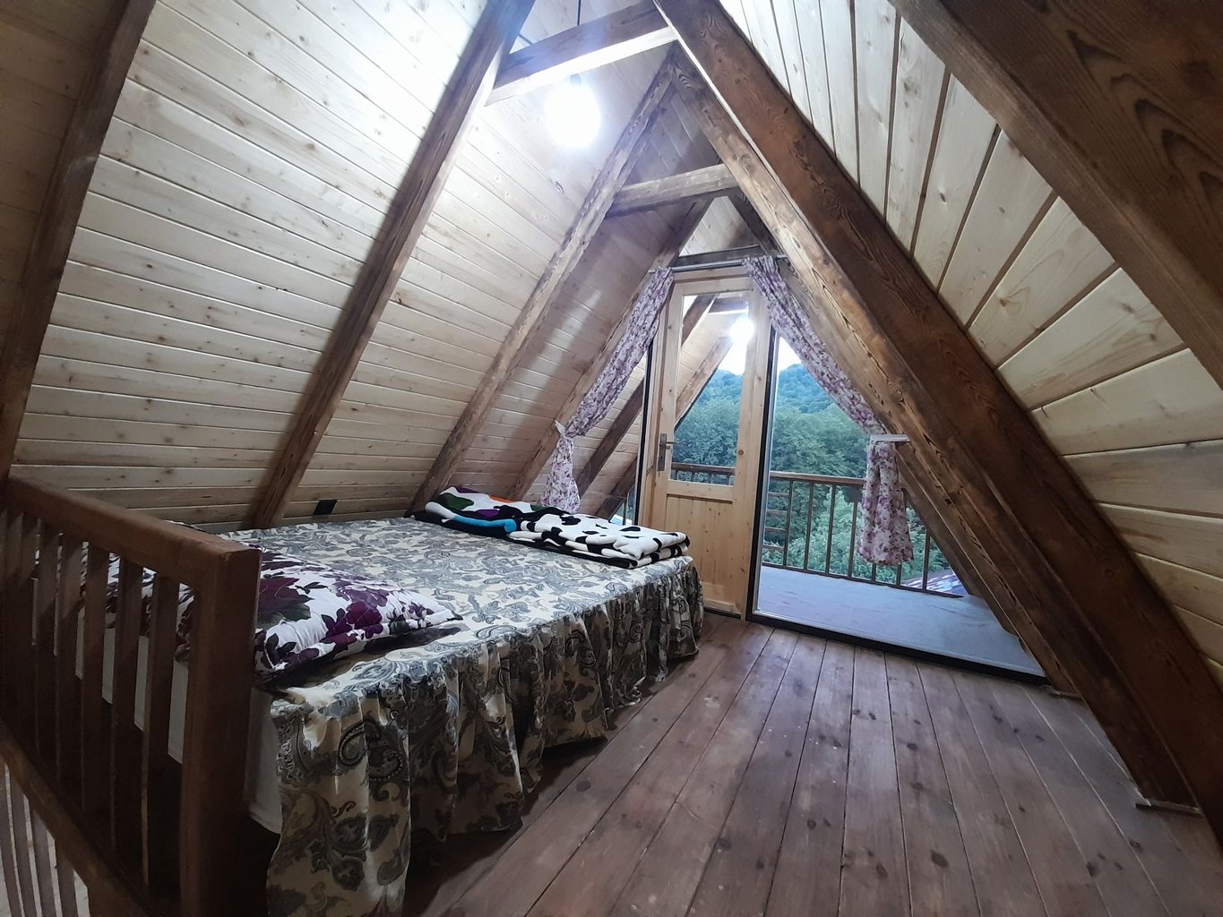 کلبه یک خوابه چوبی لفور 1