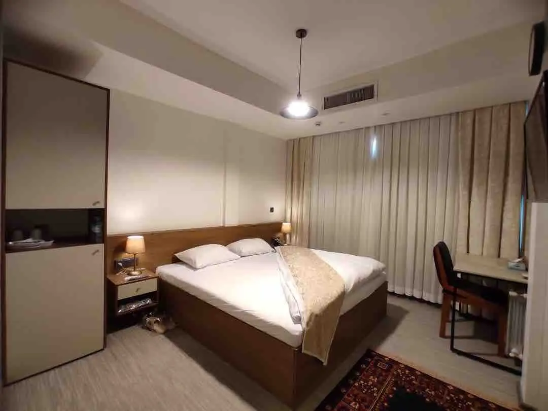 مسافرخانه شهریارنوین - واحد دوتخته کویین کارگرجنوبی