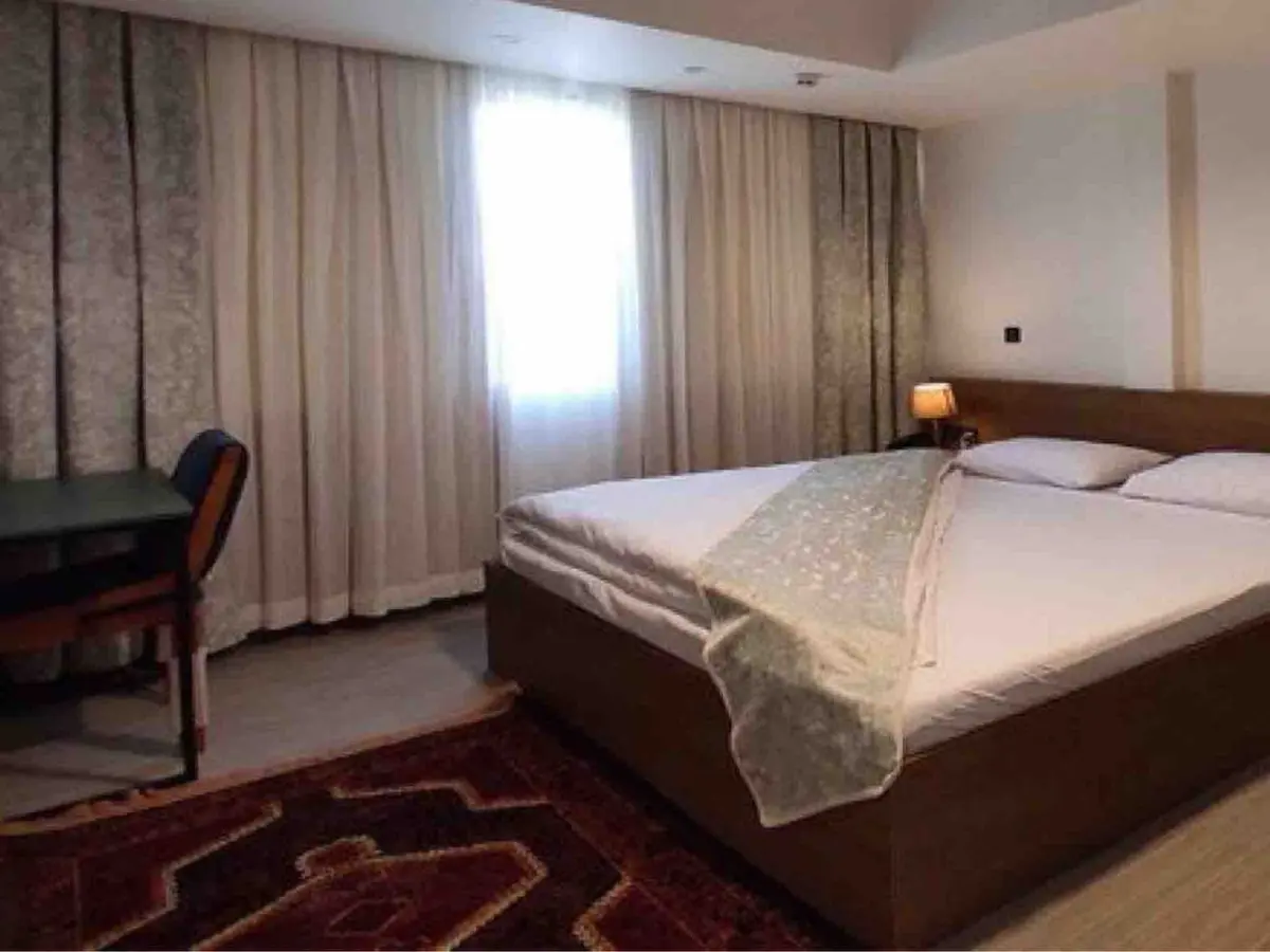 مسافرخانه شهریارنوین - واحد دوتخته کویین ۵ کارگرجنوبی