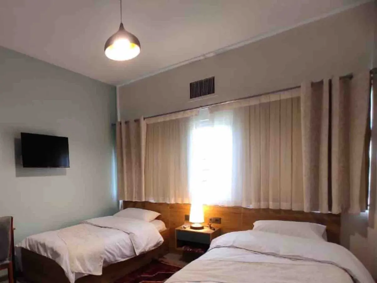 مسافرخانه شهریارنوین - واحد دوتخته ۵ کارگر جنوبی