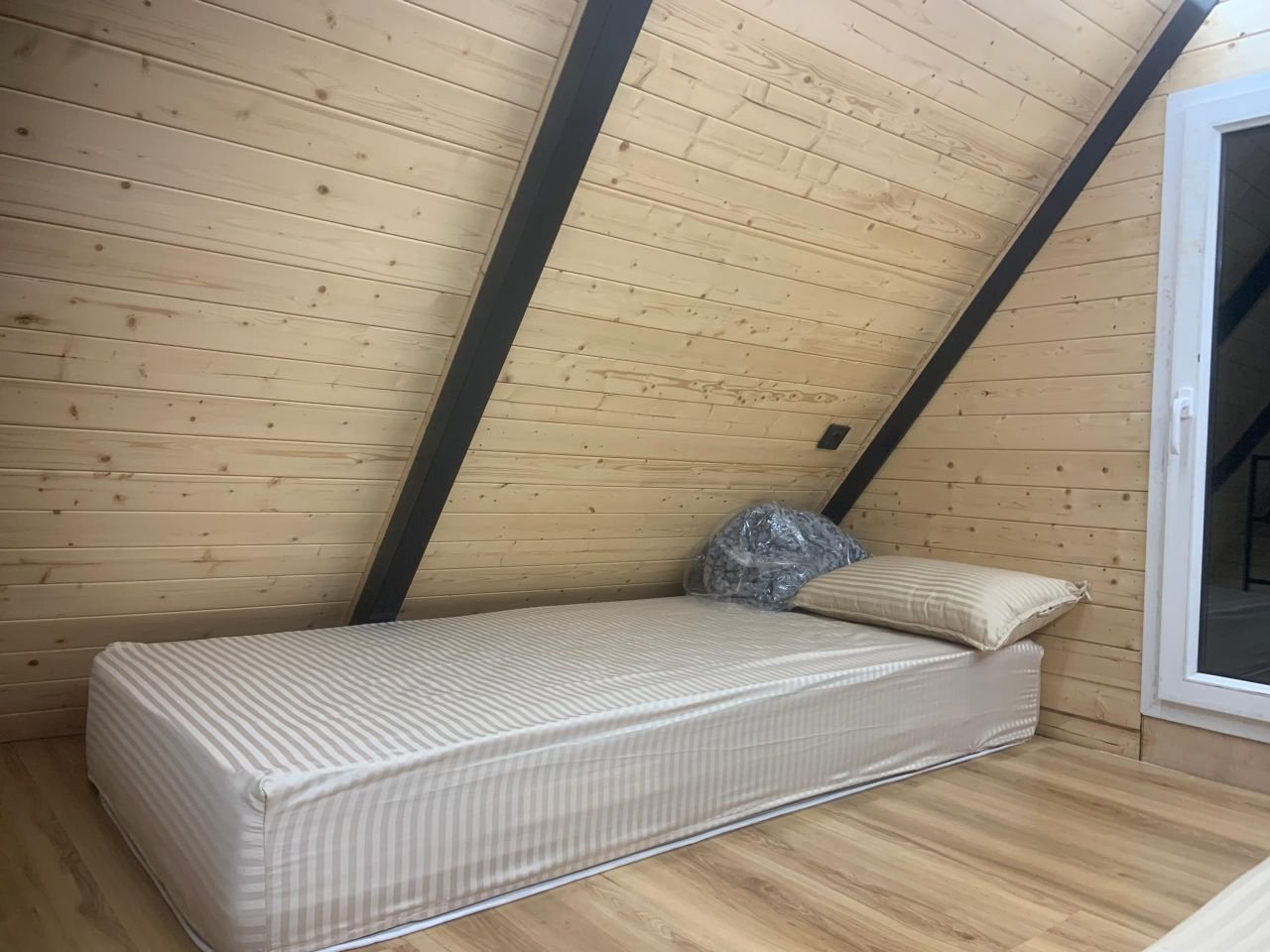 یک خوابه جنگلی شمع ساحل