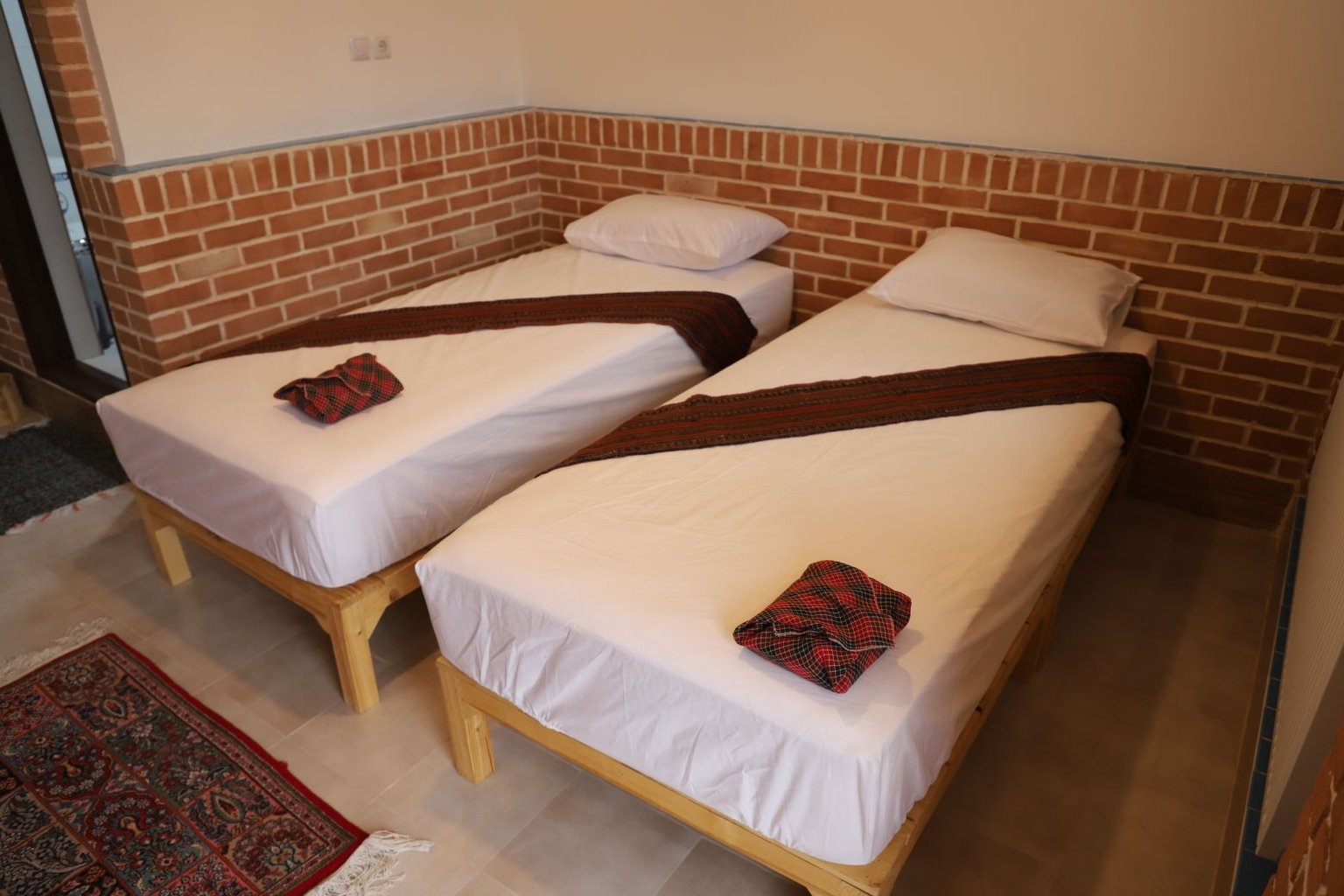 بوم گردی گلجان - واحد اطلسی