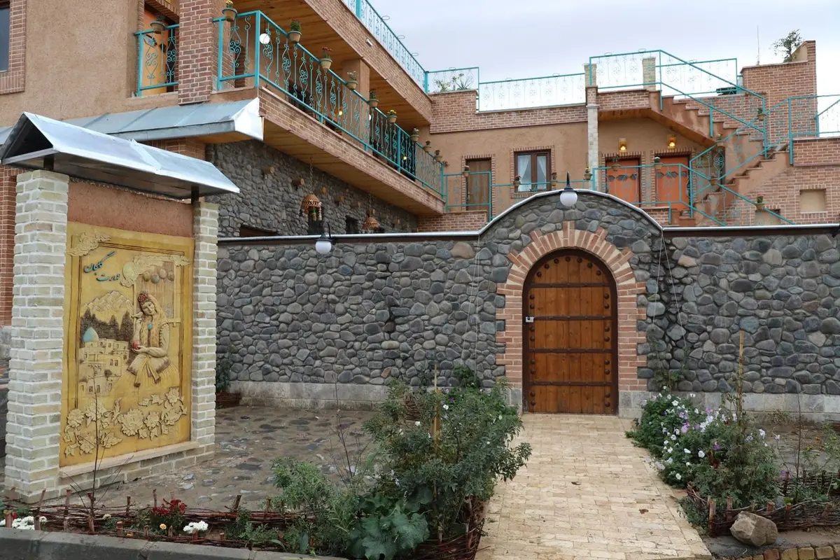 بوم گردی گلجان - واحد بنفشه