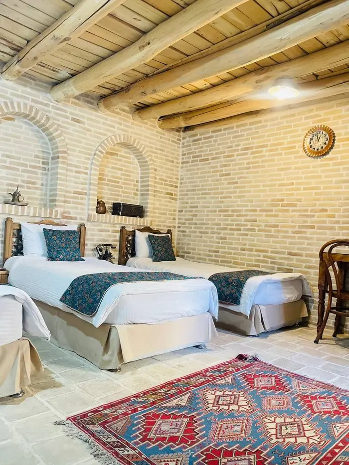 بوم گردی ددمان - اتاق سه تخته ماهنشان(طبقه همکف)