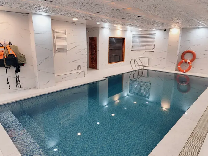 ویلا چهارخوابه استخردار آبگرم باغ بهشت