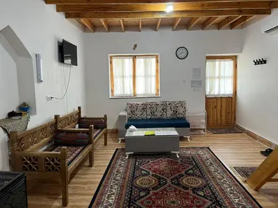 کلبه یک خوابه چوبی آغوزدار