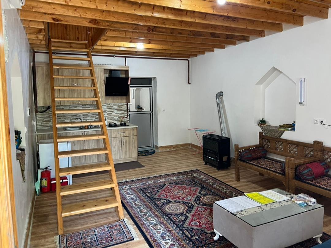 یک خوابه چوبی لیلکی دار