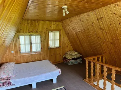 کلبه یک خوابه چوبی لیلکی دار