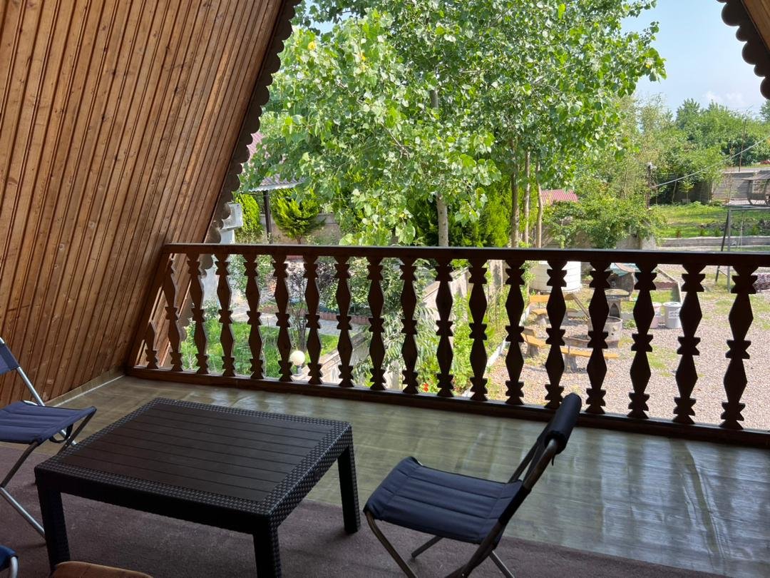 یک خوابه چوبی لیلکی دار