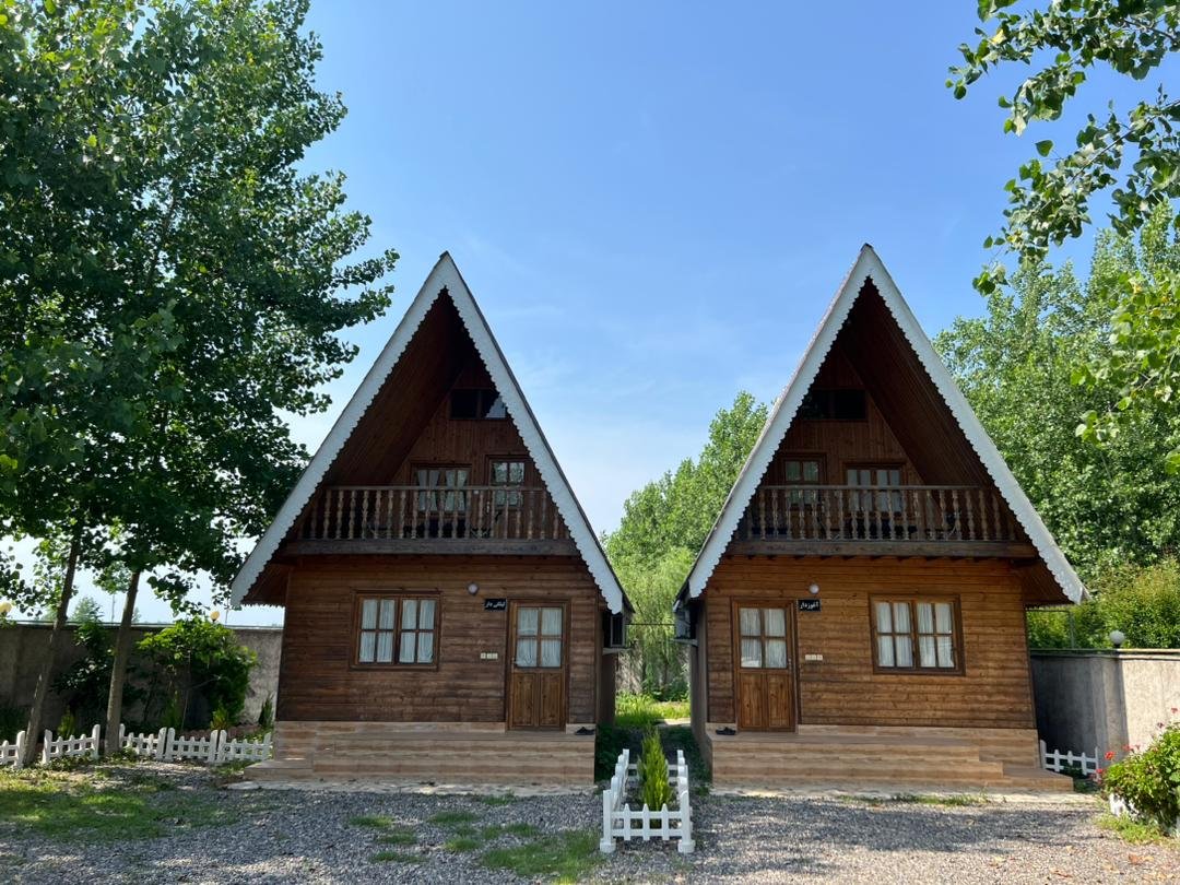 یک خوابه چوبی آغوزدار