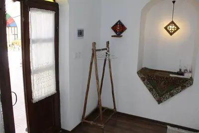 اقامتگاه سنتی کاج کهن - واحد فیروزه