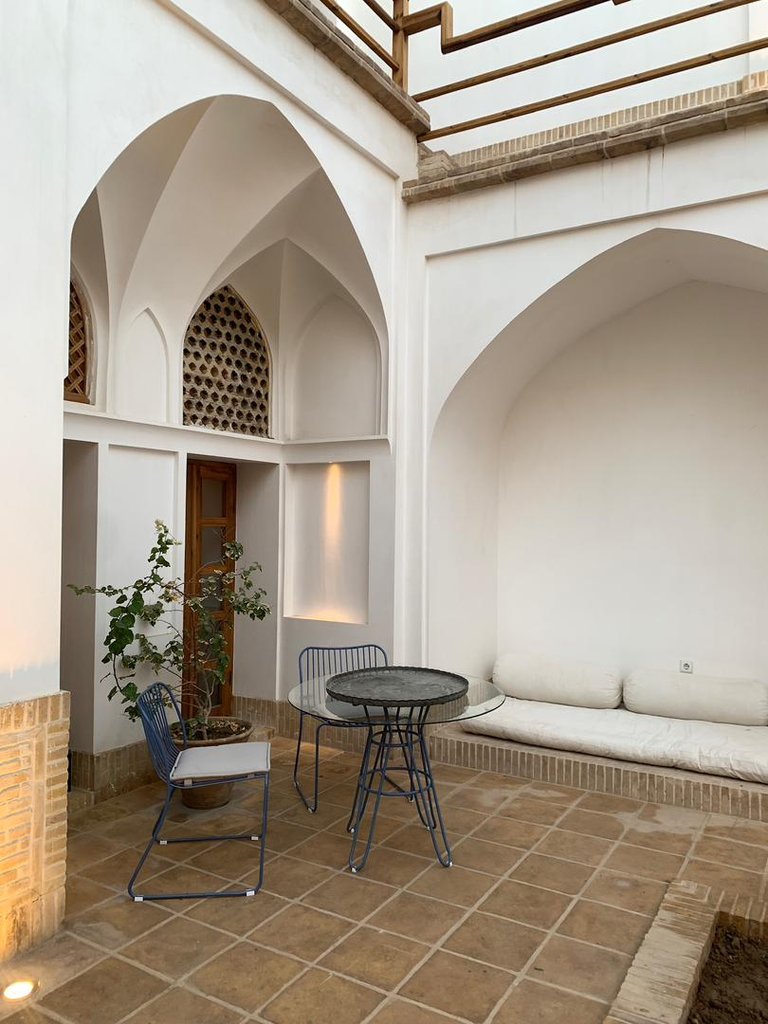 اقامتگاه سنتی خانه نزادی - واحد پنج دری