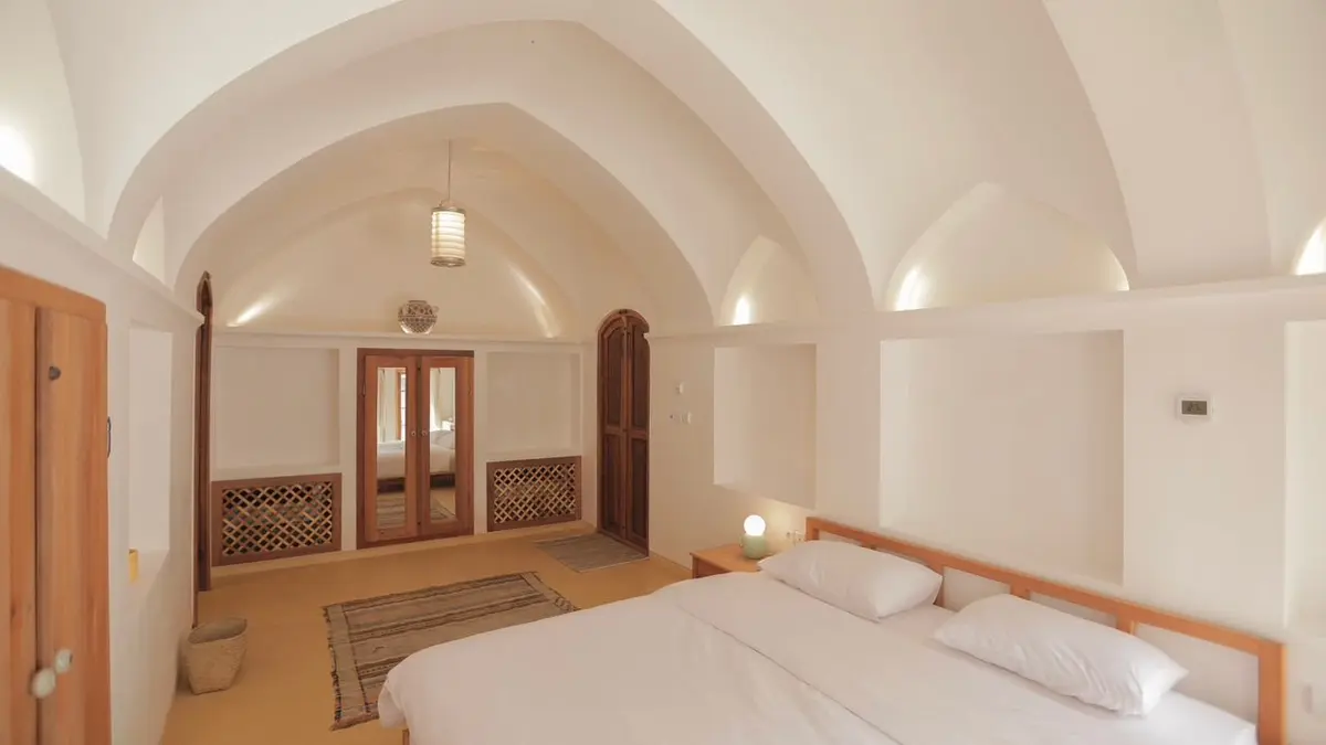 اقامتگاه سنتی خانه نزادی - واحد سه دری 2